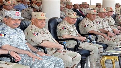 وزير الدفاع يتفقد تفتيش الحرب لأحد تشكيلات الجيش الثالث