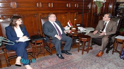 بالصور.. وزير الزراعة يبحث مع سفير كندا أوجه التعاون بين البلدين 