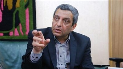 النيابة: محاكمة نقيب الصحفيين بتهمة 