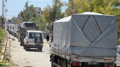 أول قافلة مساعدات تجد طريقها إلى داريا المحاصرة منذ 4 سنوات