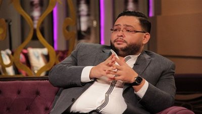 أحمد رزق ينشر صورة مع أولاده داخل حمام السباحة