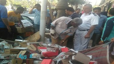 بالصور.. حي الجمرك يشن حملة إزالة بميدان عرابي