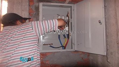 بالصور.. رفع إعلانات الأهرام بالشرابية لعدم دفعها المستحقات