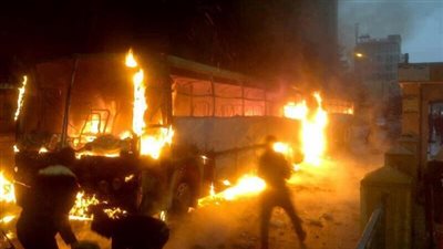 بسبب حرارة الشمس.. نشوب حريق بأتوبيس أعلى كوبري المنيب 