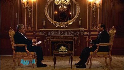 الصفحة الرسمية للسيسي تنشر صور الحوار مع أسامة كمال 
