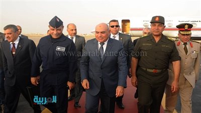 الفريق صدقي صبحي يعود من فرنسا بعد إتمام صفقة 