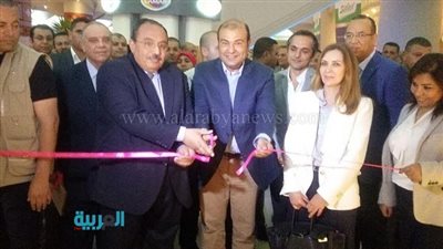 وزير التموين يفتتح سلسلتين تجاريتين بالإسكندرية