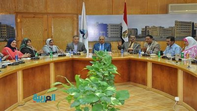 القمري يكرم رئيس إدارة المجالس بجامعة كفر الشيخ 