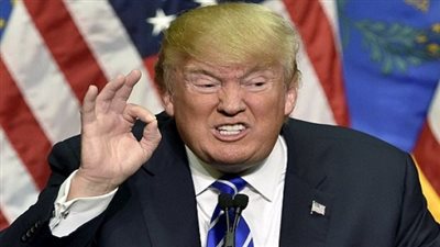 مصور أمريكي يعد جلسة تصوير لنساء عاريات احتجاجًا على خطاب 