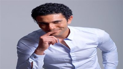 آسر ياسين يهنئ جمهوره بشهر رمضان الكريم 