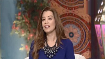 بالفيديو.. إعلامية تغني 