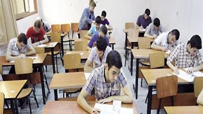 إخلاء سبيل متهمة بتزوير صفتها داخل لجنة امتحان بدلًا من شقيقتها