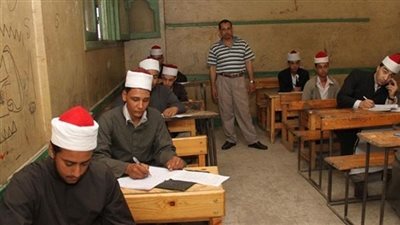 الثانوية الأزهرية: إلغاء ندب ملاحظين وإحالة آخرين للتحقيق.. وضبط عشرات الهواتف المحمولة.. والطلبة يلجأون لـ
