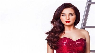 مي عز الدين تعتذر لجمهورها بسبب 