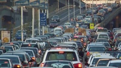 توقف حركة المرور أعلى الطريق الدائري بسبب حادث تصادم