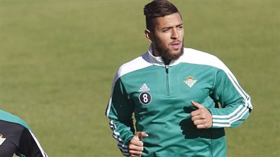 إنبي يدخل في مفاوضات مع مدافع ريال بيتيس