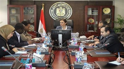 سحر نصر تلتقي مسؤولي 