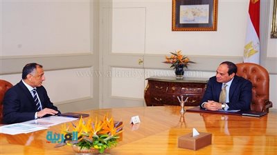 السيسي يجتمع بمحافظ البنك المركزي 