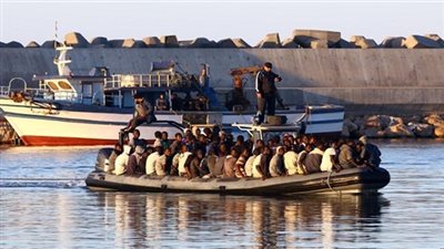قوات خفر السواحل الليبية توقف 117 مهاجرًا