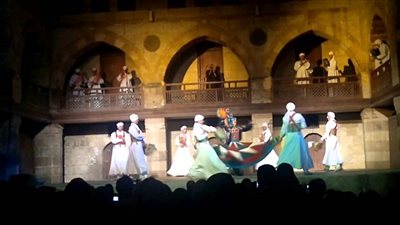 الليلة.. عرضًا فنيًا للتنورة بـ