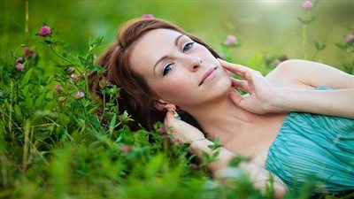 إليكِ سيدتي.. 9 نصائح للحفاظ على نضارة بشرتك خلال 