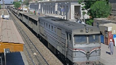 بالصور.. محاولات لاستئناف حركة قطارات الصعيد في بني سويف