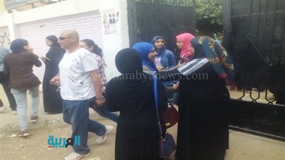 بالصور.. ردود أفعال مختلفة لطلاب الثانوية العامة بعد امتحان الإحصاء 