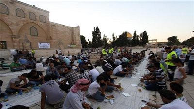 جيش الاحتلال يمنع إدخال 6 آلاف وجبة لإفطار الصائمين بالأقصى