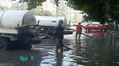بالصور.. كسر 3 مواسير مياه بالجيزة تغرق الشوارع