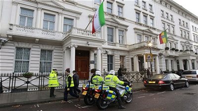 وقفة احتجاجية لمطالبة إيران بالإفراج عن موظفة 