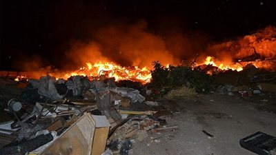 بالصور.. مدافن القمامة بـ