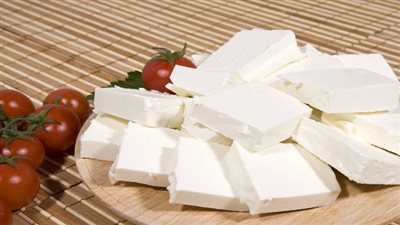 الجبن الأبيض يسجل 12 جنيهًا بالسويس والشيدر 60 بالجيزة 