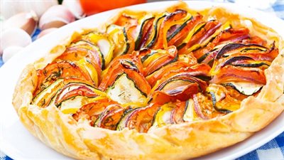 بالفيديو.. فطيرة الخضراوات على طريقة 