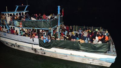 خفر السواحل في إيطاليا ينقذ 1230 مهاجرًا غير شرعي