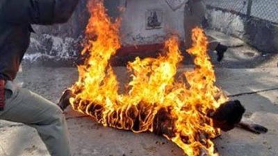 سائق يشعل النيران في والده المسن للخلاف على إيراد سيارة بالجيزة 