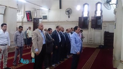 وزير الصحة إمامًا للمصلين في مقام 