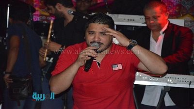 .بالصور.. مصطفى حجاج يُحيي خيمة 