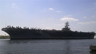 البحرية الأمريكية تدخل حاملة الطائرات إيزنهاور البحر المتوسط