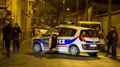 الشرطة الفرنسية تقتل مسلحًا طعن ضابطًا وزوجته وتنقذ طفله