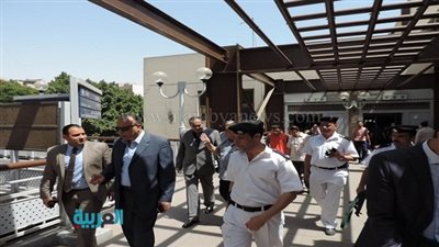 بالصور.. مدير شرطة النقل يتفقد محطات السكة الحديد والمترو 