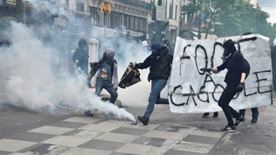 مواجهات عنيفة في باريس عقب مظاهرات ضد الحكومة 