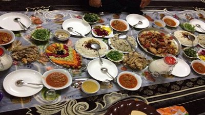 رجل أعمال أمريكي ينفق 3.5 مليون دولار على وجبة غداء