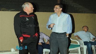 محمود طاهر يحضر مران الأهلي بـ