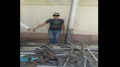 بالصور.. ضبط عاطل بحوزته 30 قطعة فرامل قطارات مسروقة بالمنيا