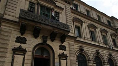 مستشار وزير الصحة يصل المحكمة لنظر تجديد حبسه بقضية الرشوة