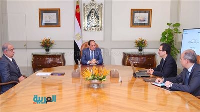 السيسي يستعرض المشروعات الجاري تنفيذها بمنطقة قناة السويس