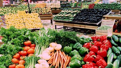 البطاطس تسجل 3.5 جنيه بمطروح.. والليمون ينخفض 5 جنيهات بقنا