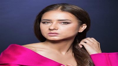 في إحدى جلسات التصوير لـ