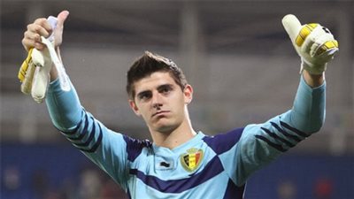 حارس بلجيكا يحذر من مهاجم 