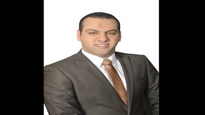 نائب البحيرة بالبرلمان يطالب بإقالة وزير الإسكان 